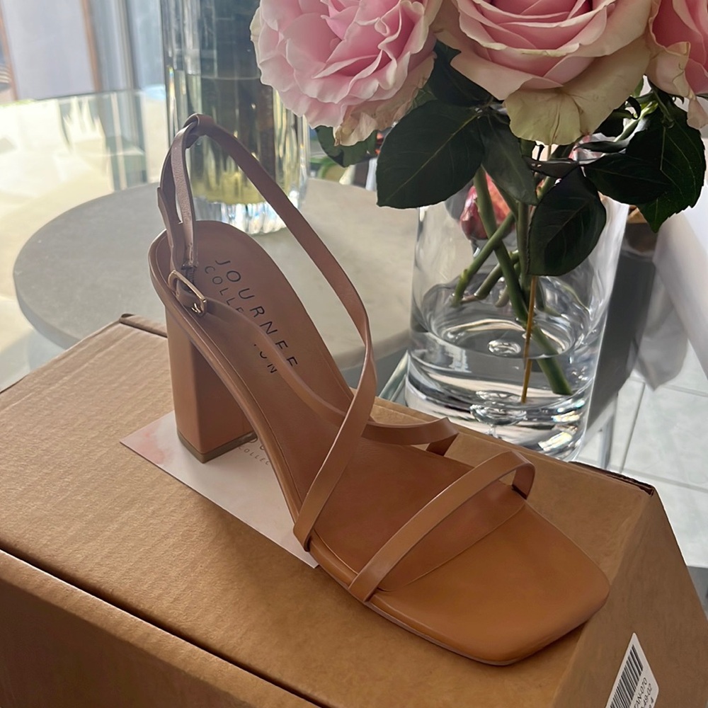 New Journee Collection Tan Strappy Heels (NWT)